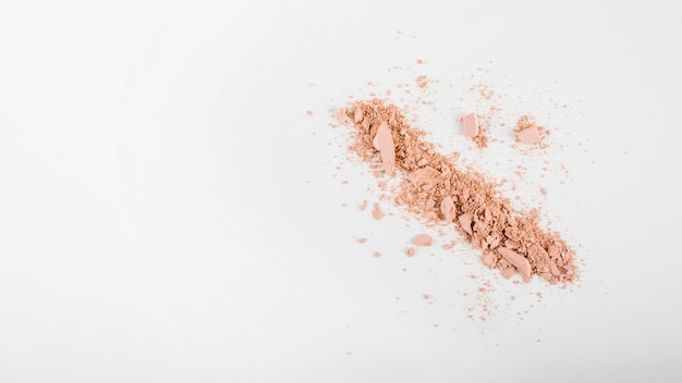 Photo overhead view of face powder on white background