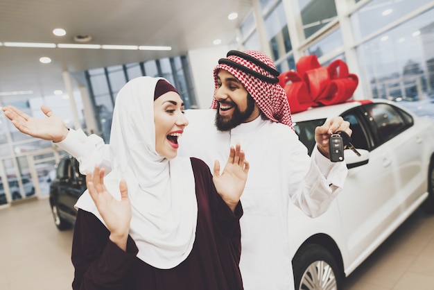 Overjoyed arab wife got car keys man buys gift.