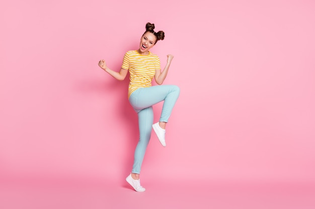 Photo overjoyed cheerful girl celebrating breakthrough isolated over pink color background