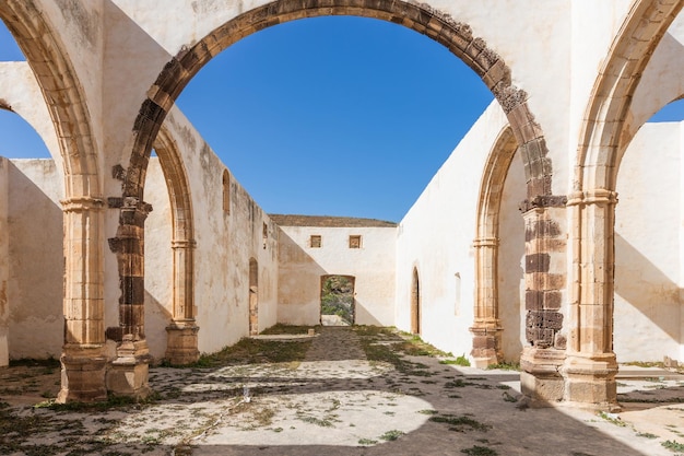 Overwelfde galerij van het klooster van San Buenaventura, Spanje