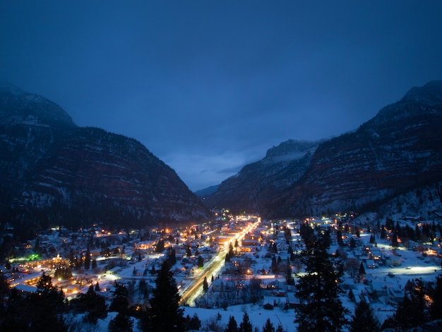 Overzien van het centrum van Ouray in de winter.