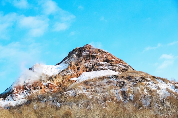 Foto vulcano owakudani in giappone
