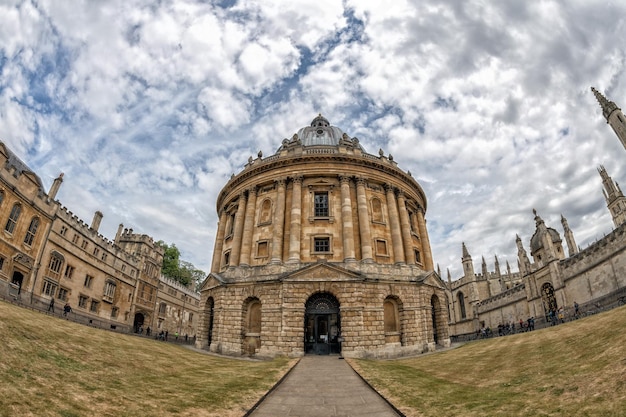 Photo oxford radcliffe camera on cloudy sky