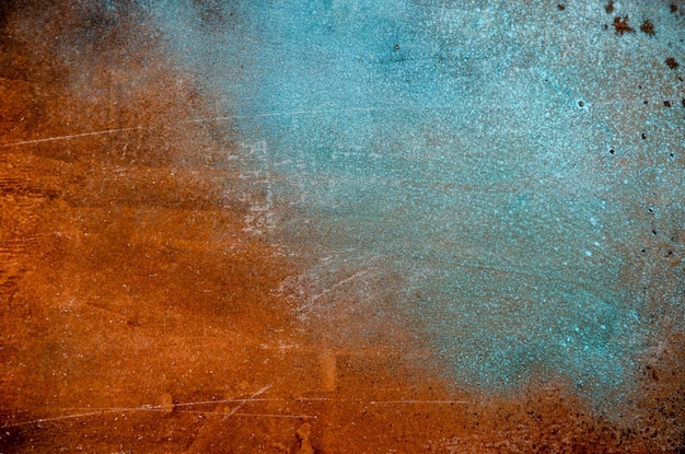 Фото Окисленный медный фон, патина из оксида меди, естественная текстура, медный материал, зеленая и синяя медная патина
