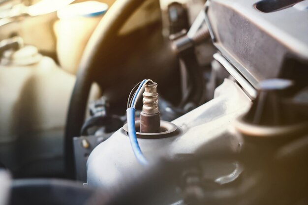 Oxygen sensor O2 in the exhaust pipe for calculating the ingredients in the engine system