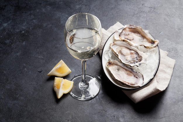 牡蠣とワイン