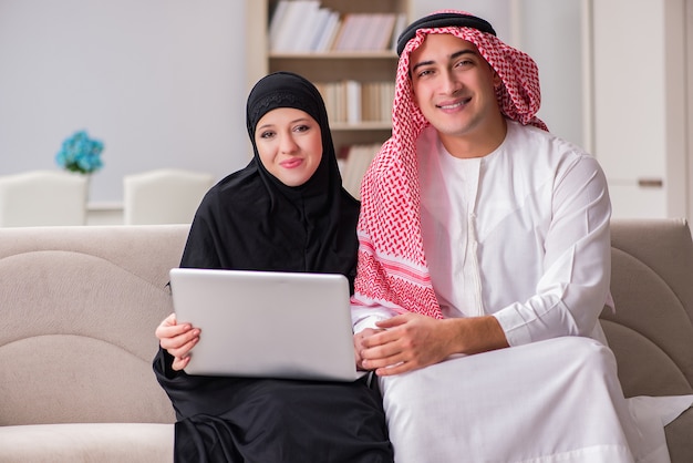 Paar Arabische man en vrouw