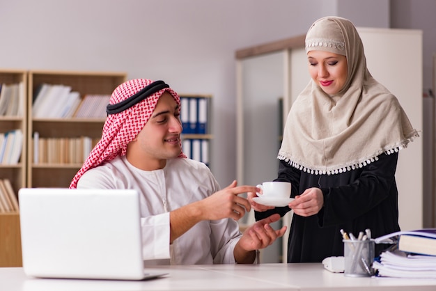 Paar Arabische man en vrouw