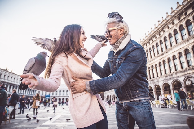 Paar een bezoek aan Saint Mark Square, Venetië