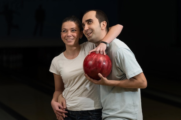 Foto paar in een bowlingbaan