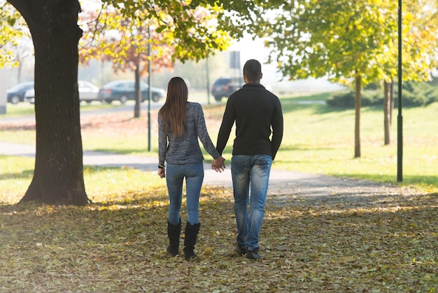 Paar in herfst park