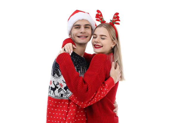 Paar in kerstkleren geïsoleerd op witte achtergrond