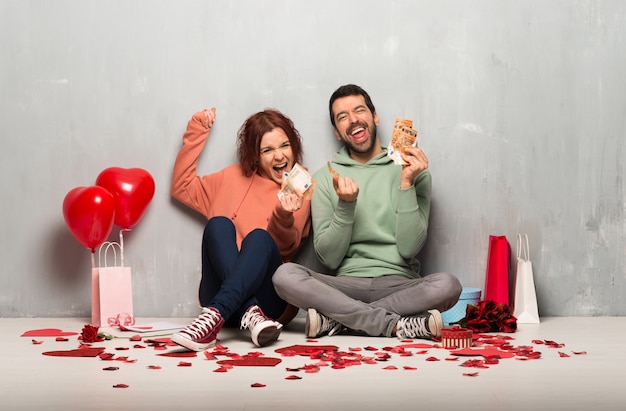 Paar in valentijnskaartdag die heel wat geld neemt