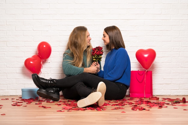 Paar in valentijnskaartdag met bloemen