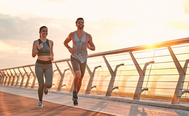 Foto paar sporten op straat