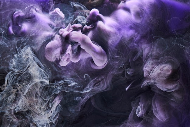 Foto paars lila veelkleurige rook abstracte achtergrond acrylverf onderwater explosie