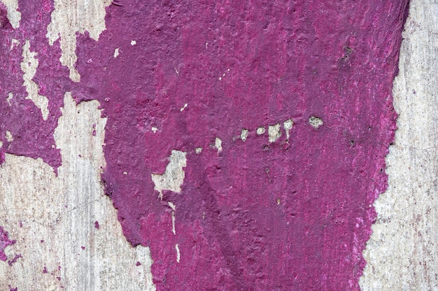 Paarse verf op betonnen muur