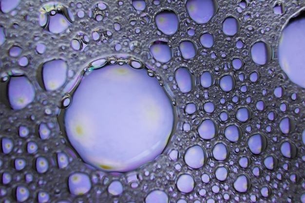 Paarse zeepbellen in macro