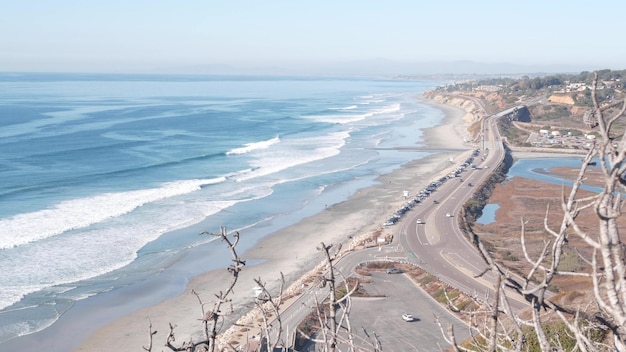 太平洋岸高速道路トーリーパインズ州立ビーチ海の波がカリフォルニアを旅する