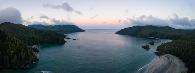 Foto sfondo della natura aerea della costa dell'oceano pacifico