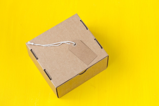 Packing box and paper tag