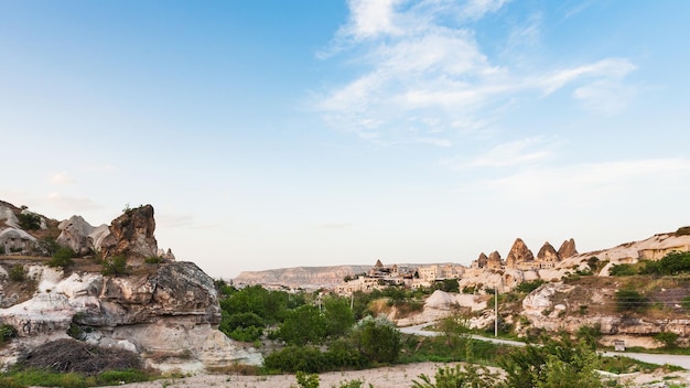 Pad naar de stad Goreme vanuit de bergvallei