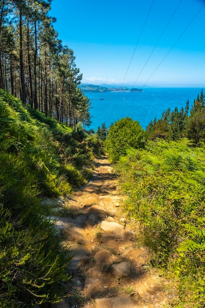 Foto pad naar de stad orio guipuzcoa baskenland excursie vanuit san sebastian