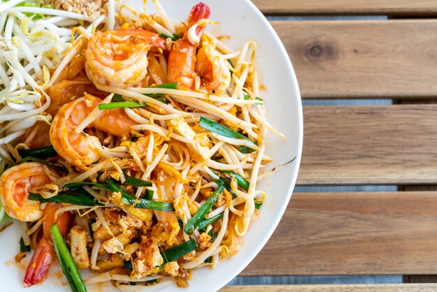 pad thai (gewokte rijstnoedels met garnalen)