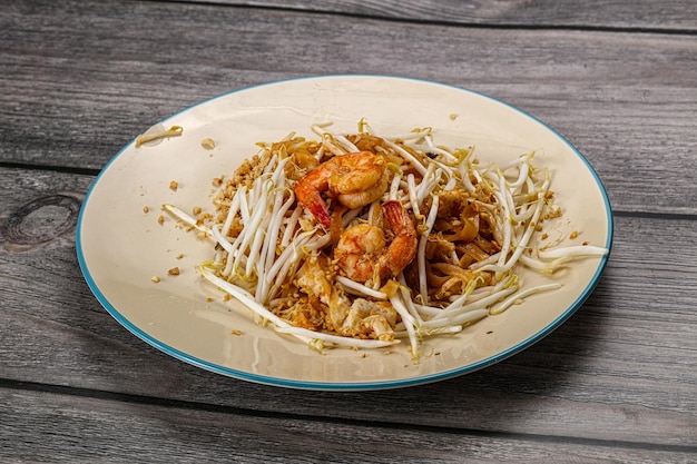 Pad thai noodle with shrimps