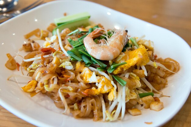 Foto tagliatella di gamberi pad thai