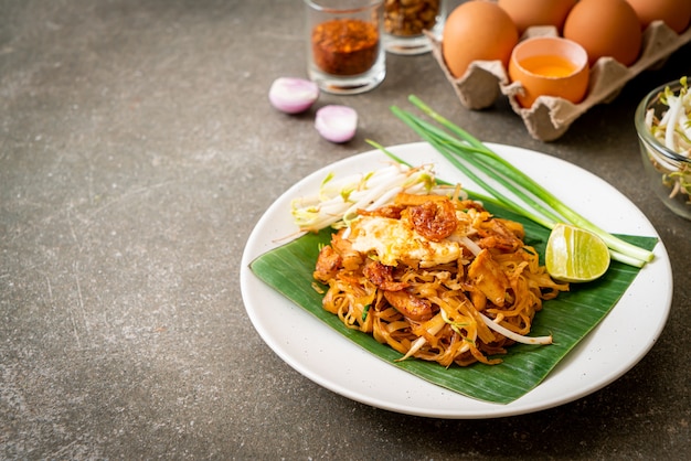 Pad Thai - stir-fried rice noodles with 
dried salt shrimp and tofu