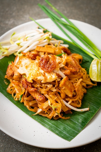 Pad thai noodles di riso saltati in padella