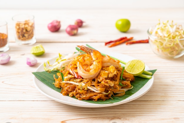 Pad Thai - жареная рисовая лапша