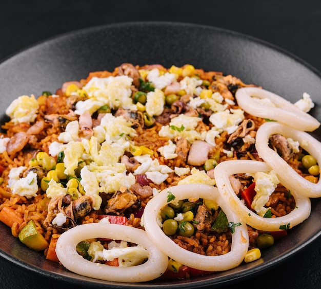 Pad thai with squid rings on a plate