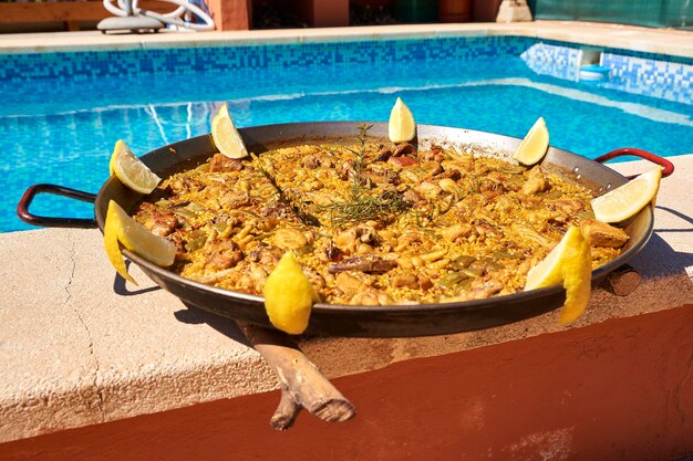 Photo the paella and the pool