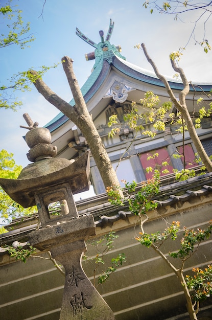 大阪の塔と寺。日本