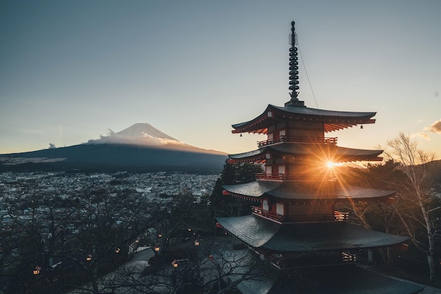 나무에 둘러싸인 탑 사원 Temple Fujisan and Sun