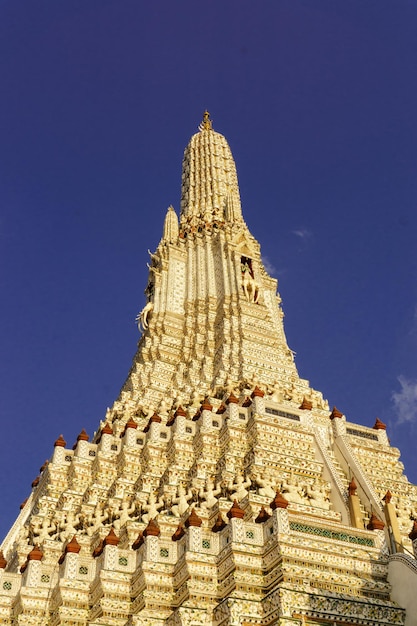 タイの仏教寺院の塔