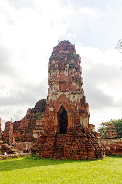 Photo pagoda at wat chaiwattanaram temple ayutthaya thailand