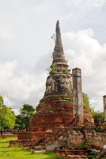 Pagode bij Wat Chaiwattanaram-tempel Ayutthaya Thailand