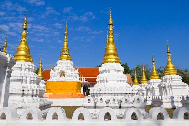 Pagode van Wat Che Dee Sao Lang Temple in Lampang-provincie, Thailand