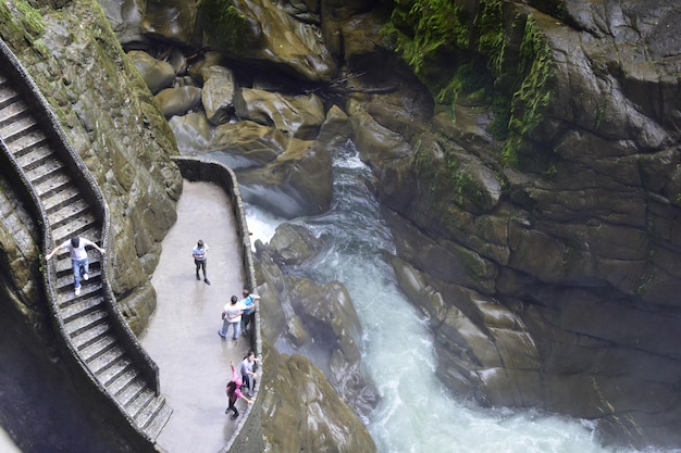 Photo pailon del diablo mountain river and waterfall in the andes banos