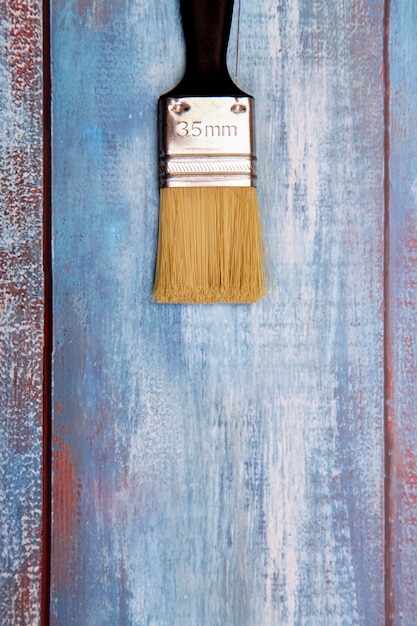 Paint brush with a wooden table