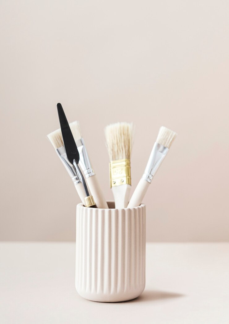 Photo paintbrushes and art tools in a cup