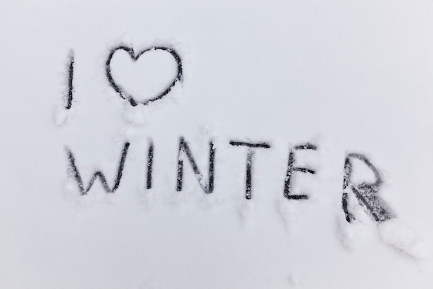 Фото На снегу я люблю зиму, снег с рисунками слов я люблю зиму в зимнее время года