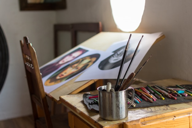 Painting and drawing utensils in a studio