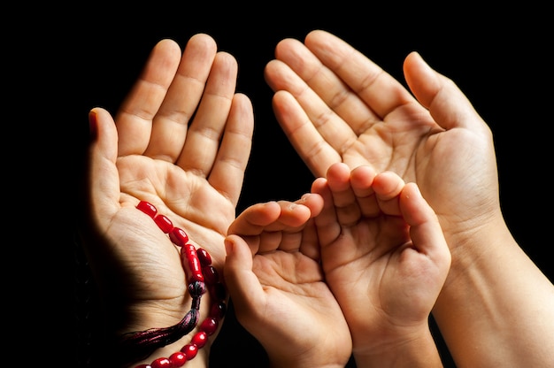 Photo pair of hands praying