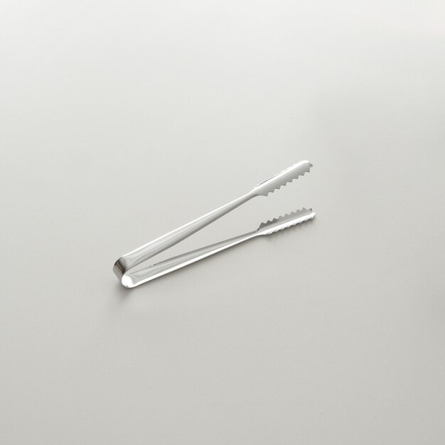 오른쪽에 세이코라는 단어가 새겨진 금속 나사는