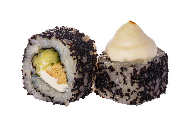 흰색 배경에 스시 롤의 쌍 스시 롤과 함께 맛있는 일본 음식의 근접 촬영