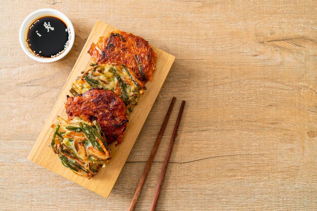 Photo pajeon or korean pancake and korean kimchi pancake or kimchijeon on white background